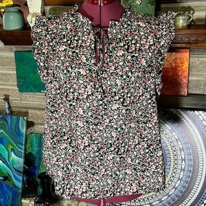NWT BB DAKOTA by Steve Madden Black and Pink Ditsy Top Size XL